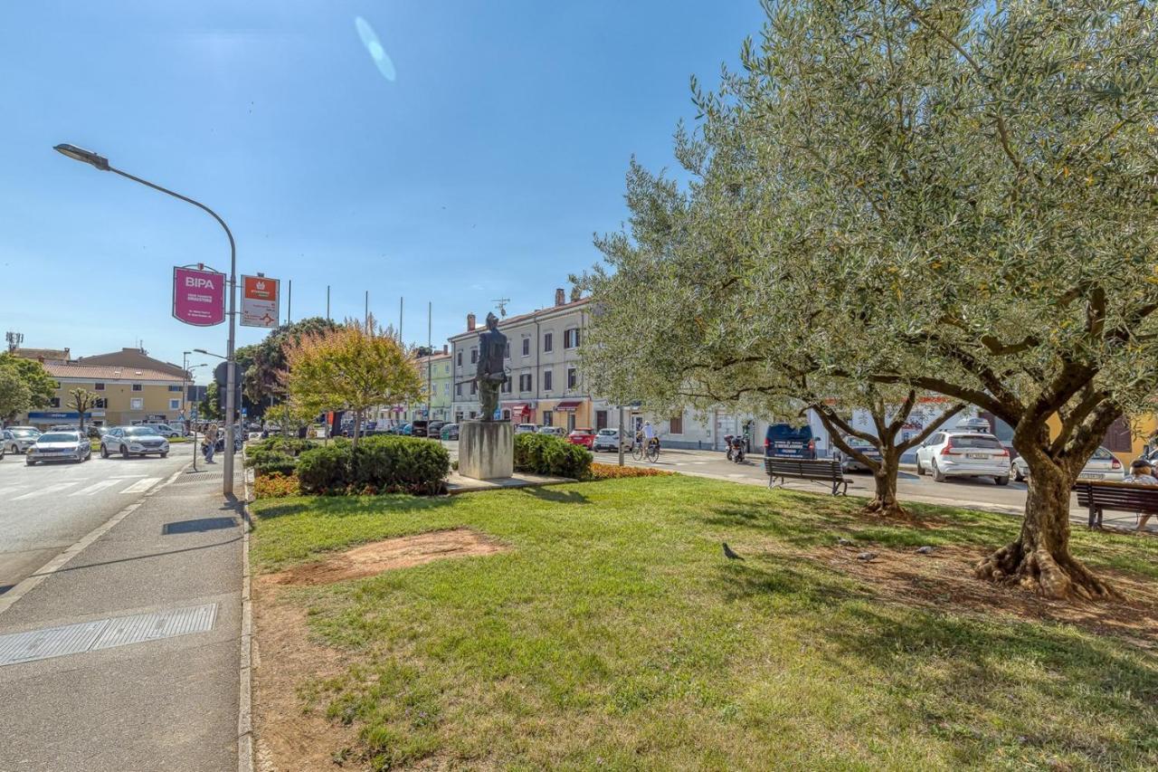 Rooms Vitoria On Joakim Square Porec Bagian luar foto