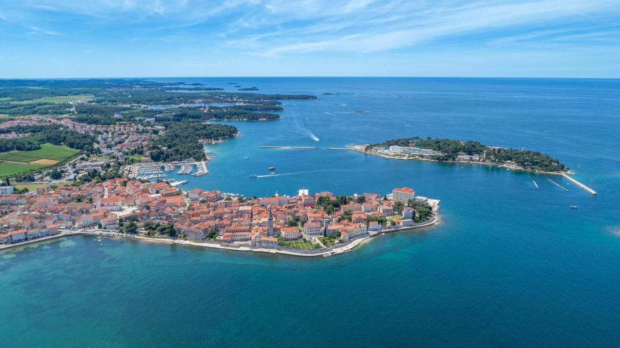 Rooms Vitoria On Joakim Square Porec Bagian luar foto