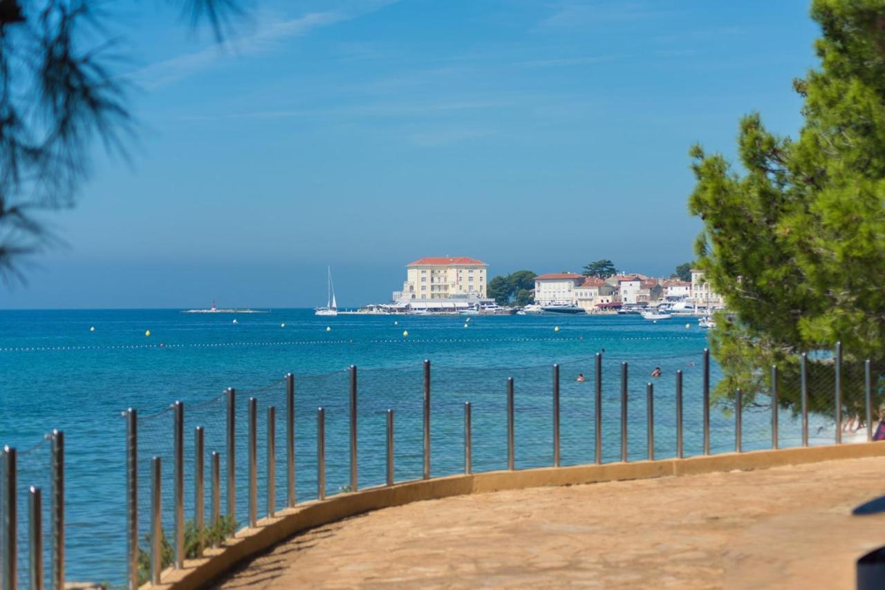 Rooms Vitoria On Joakim Square Porec Bagian luar foto