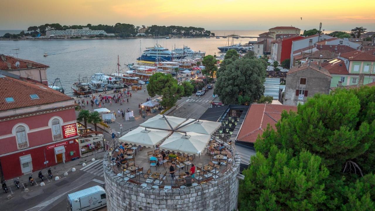 Rooms Vitoria On Joakim Square Porec Bagian luar foto